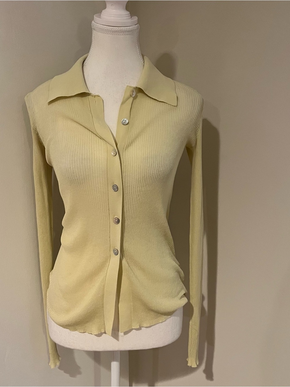 Zara Women's Lightweight Button-Up Ribbed Top in Pale Yellow